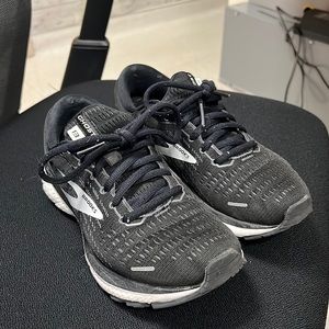 Brooks Sneakers
